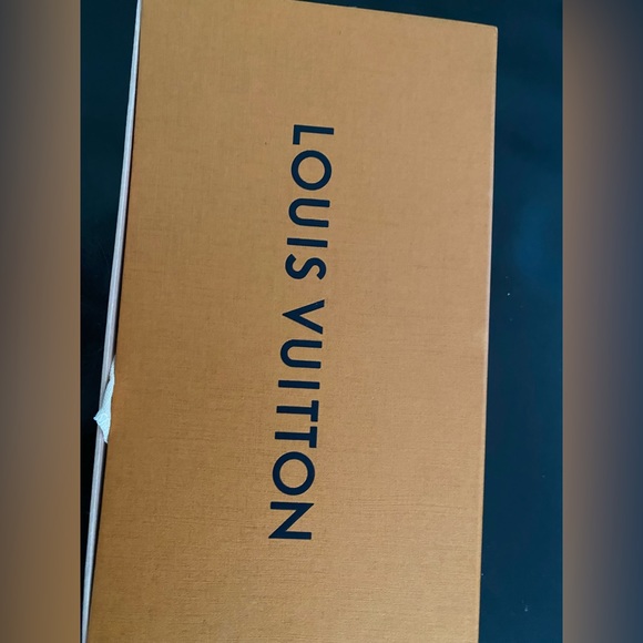 Authentic LOUIS VUITTON FÉLICIE POCHETTE (sold out on website) - Picture 6 of 9